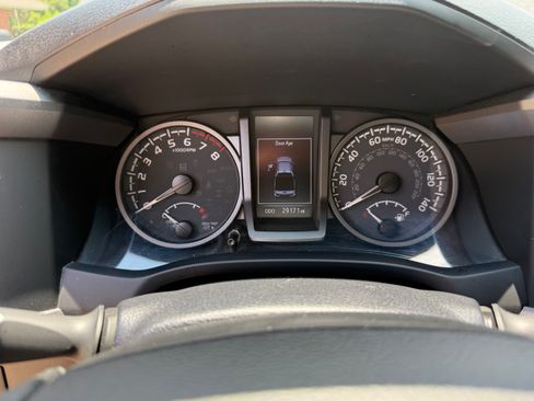 Used 2023 Toyota Tacoma TRD Off-Road w/ TRD Premium Off Road Package AWD/4WD image 8
