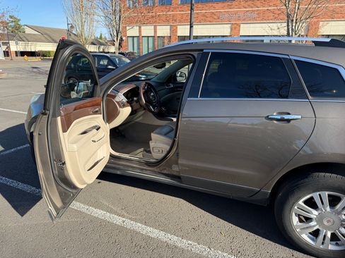 Used 2016 Cadillac SRX Luxury w/ Driver Assist Package image 5