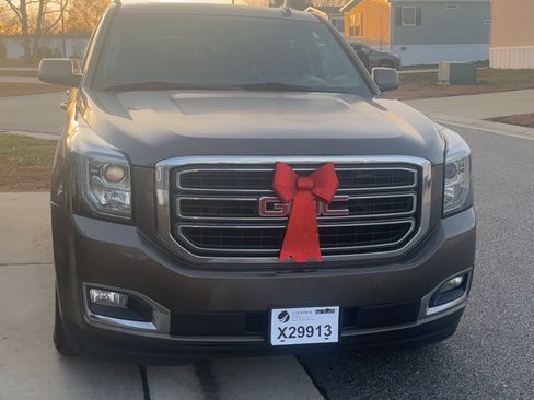 Used 2016 GMC Yukon SLT image 2