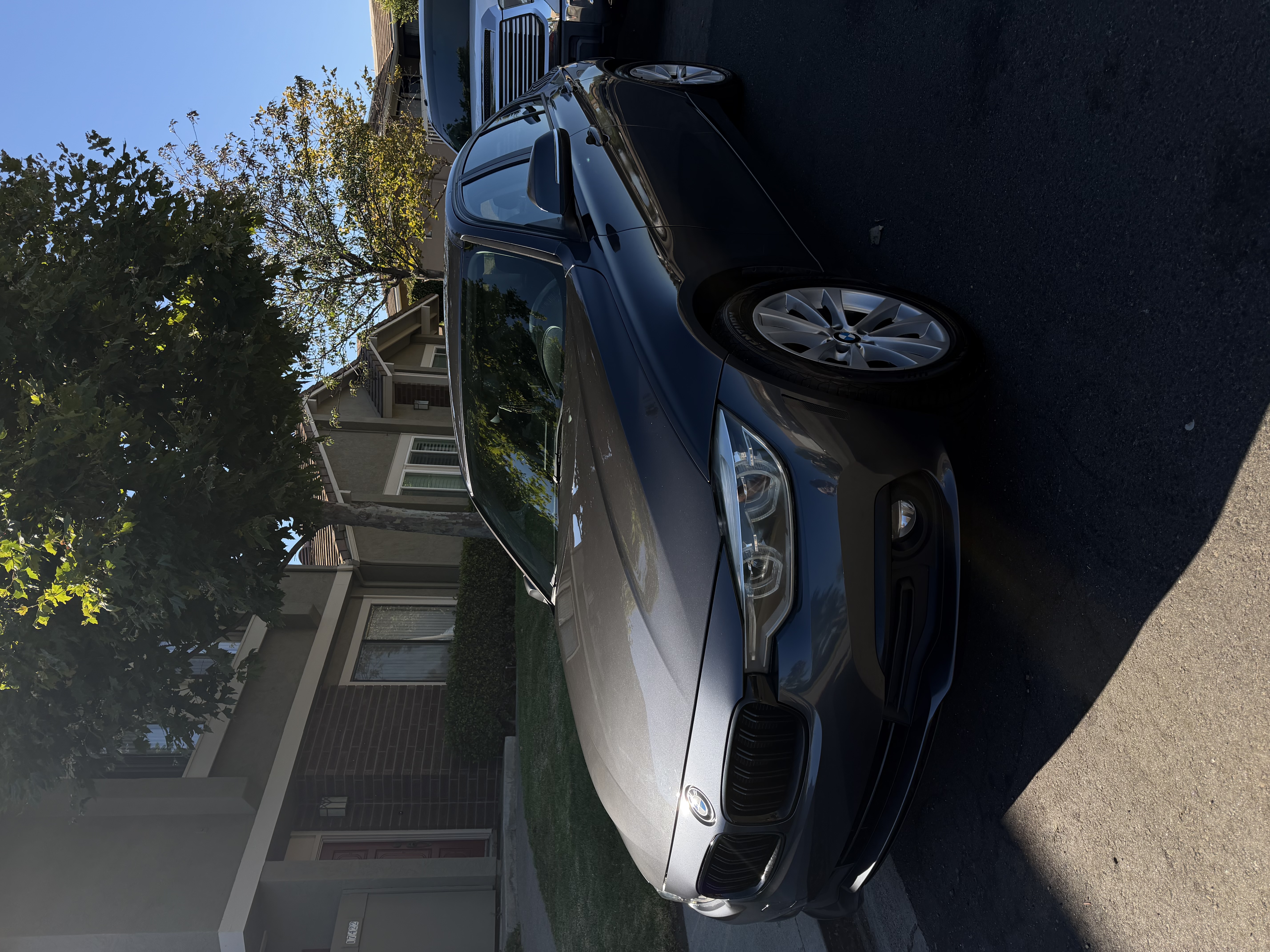 Used 2018 BMW 320i Sedan RWD image 2