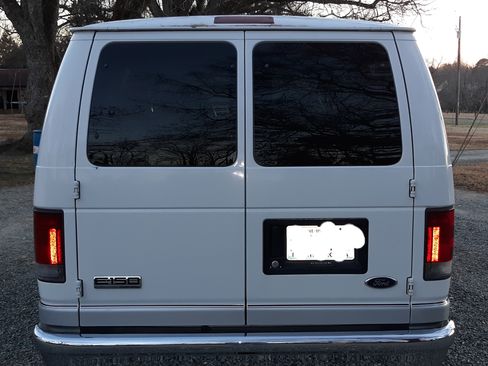 Used 2006 Ford E-150 and Econoline 150 Wagon image 5