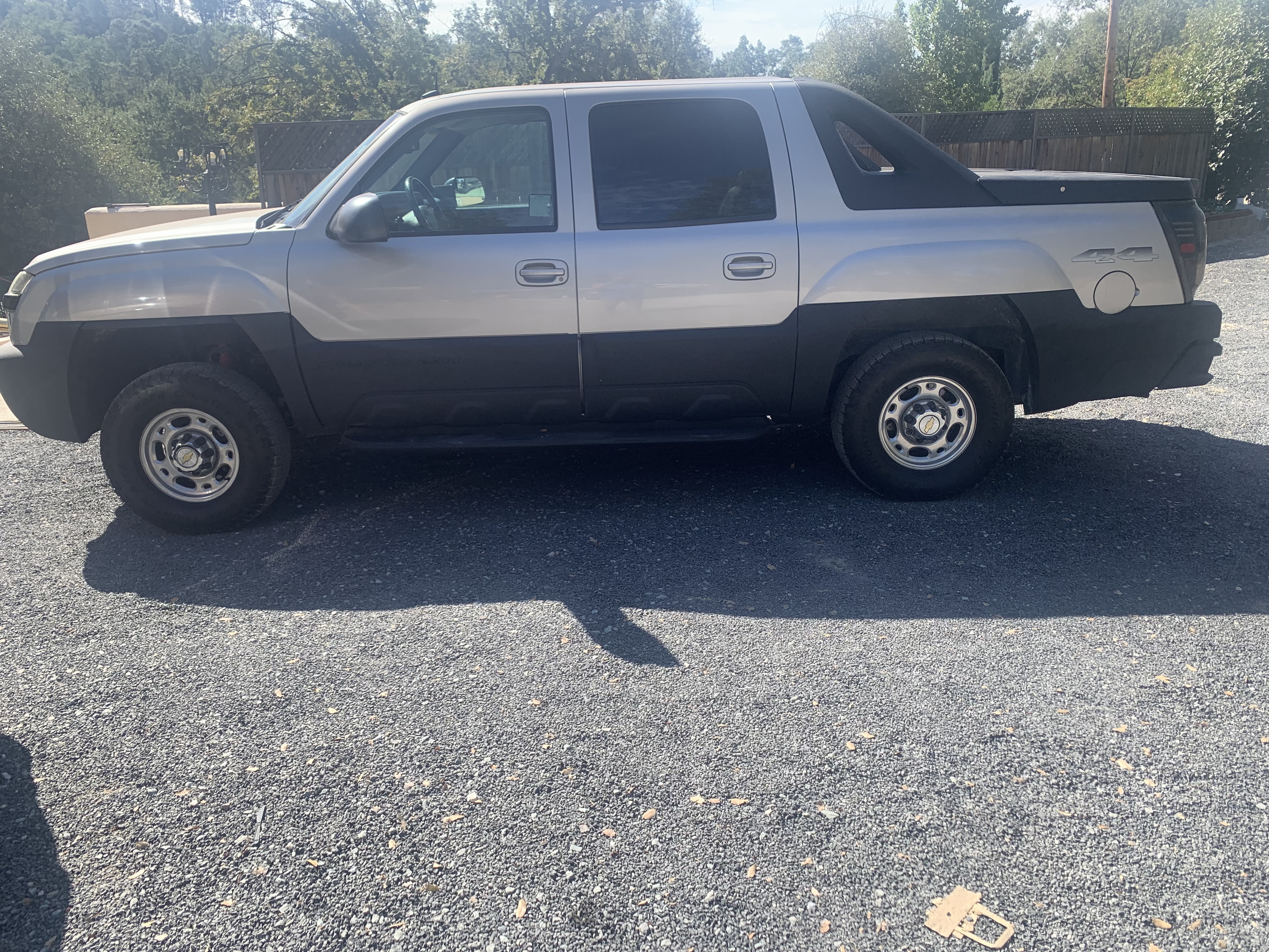 Used 2004 Chevrolet Avalanche 2500 w/ Preferred Equipment Group AWD/4WD image 15