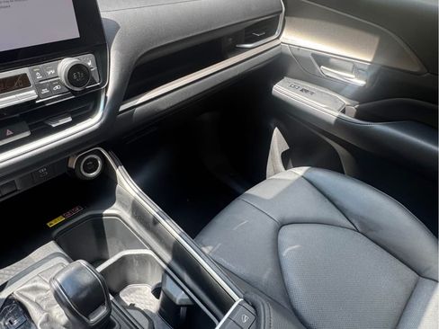 Used 2024 Toyota Grand Highlander AWD image 9