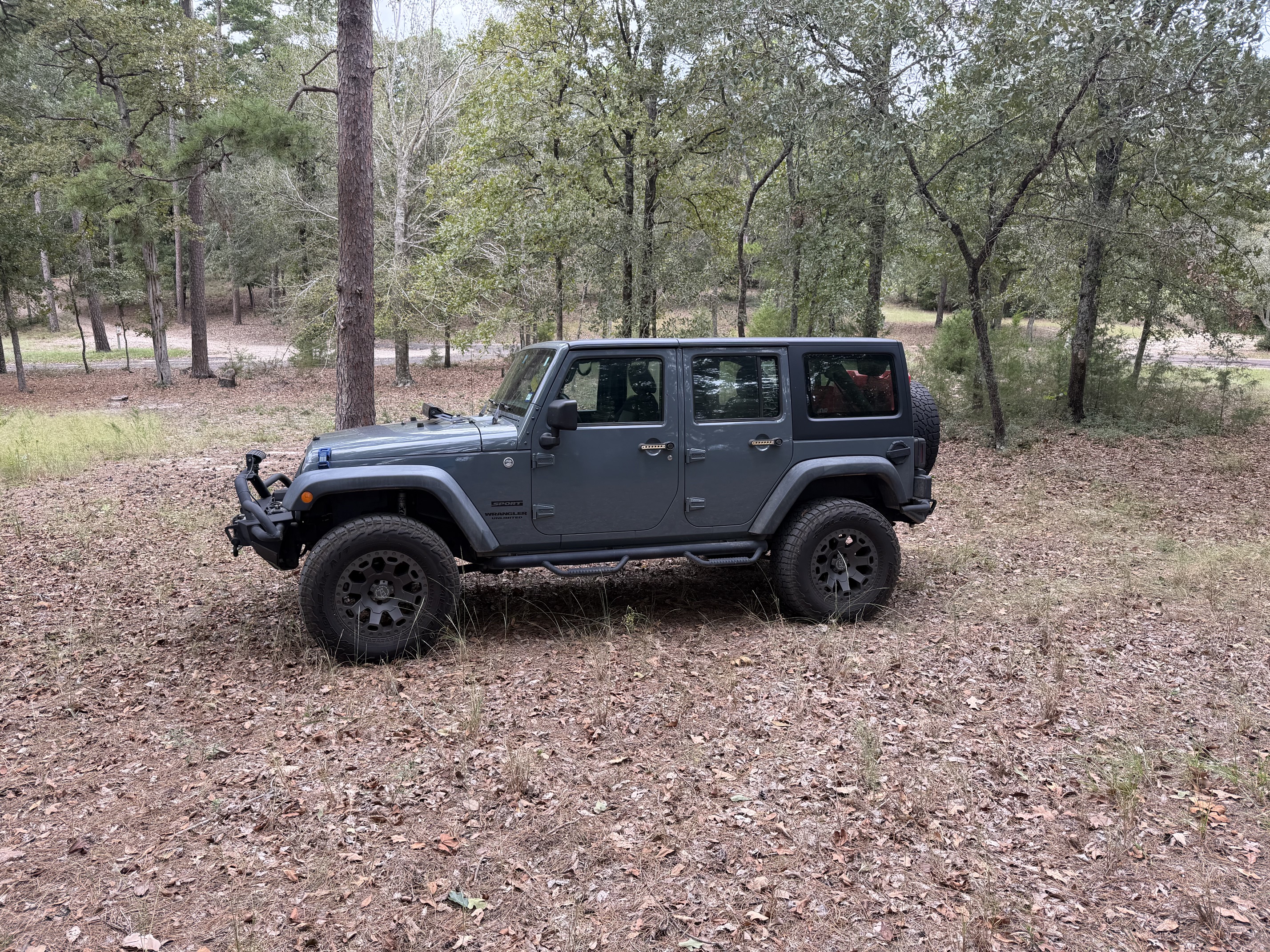 Used 2015 Jeep Wrangler Unlimited Sport w/ Connectivity Group AWD/4WD image 12