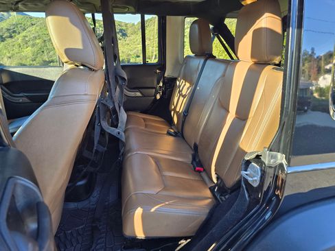 Used 2013 Jeep Wrangler Unlimited Sahara image 22