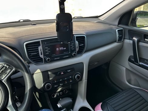 Used 2017 Kia Sportage LX FWD image 2