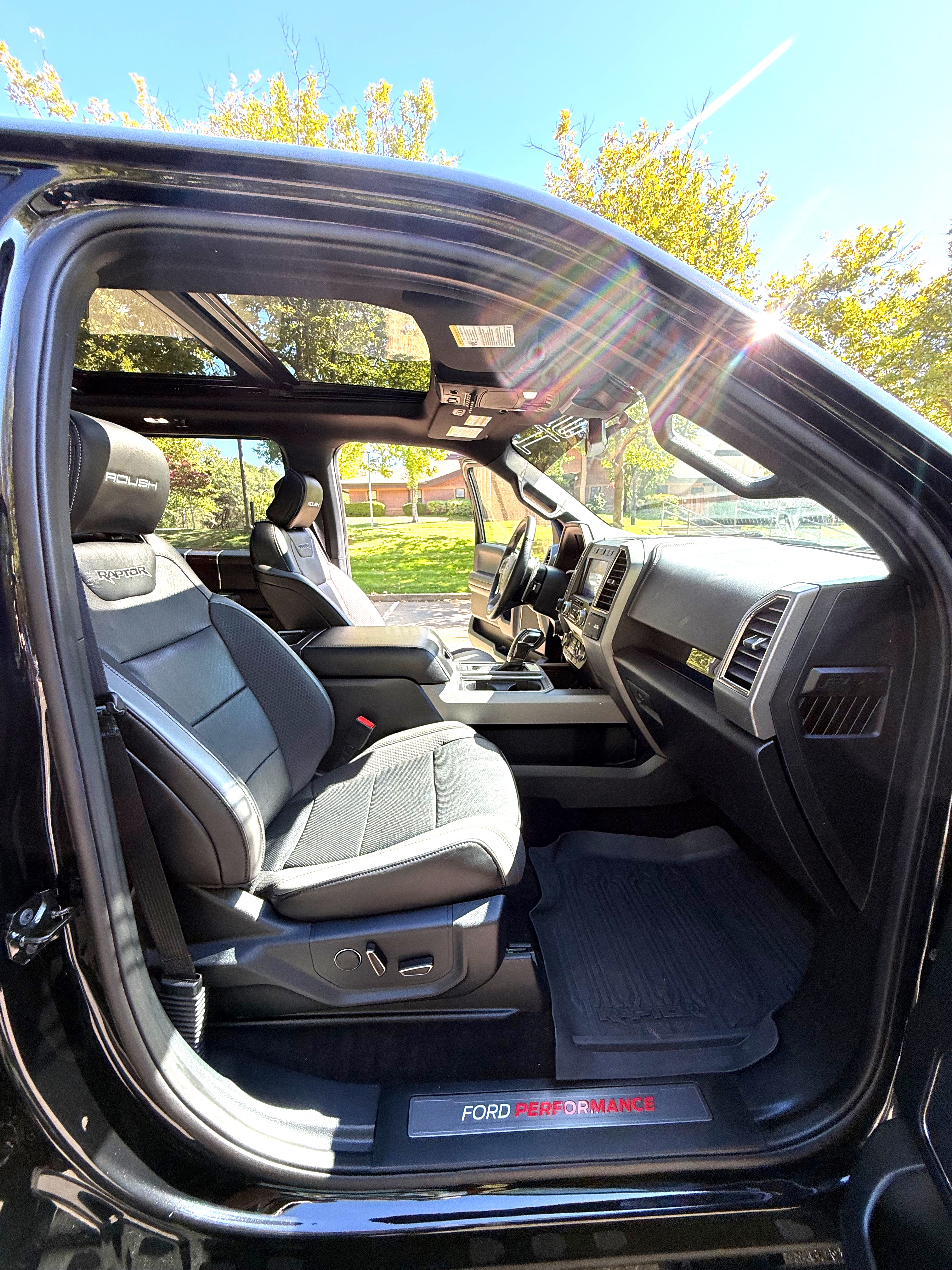 Used 2019 Ford F150 Raptor w/ Equipment Group 802A Luxury AWD/4WD image 24
