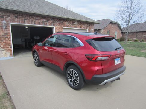 Used 2023 Ford Escape SE w/ Class II Trailer Tow Package image 4