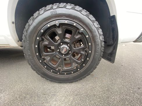 Used 2015 RAM 1500 Laramie w/ Convenience Group image 10