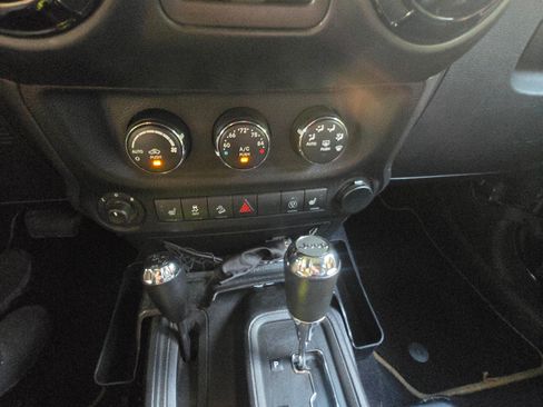 Used 2014 Jeep Wrangler Unlimited Sahara AWD/4WD image 18