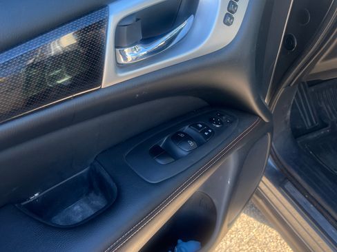 Used 2020 Nissan Pathfinder SL image 16