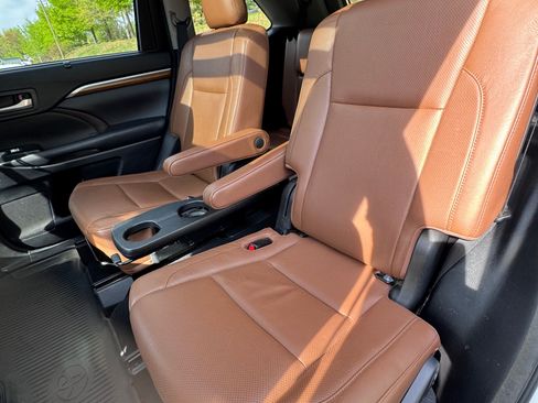 Used 2018 Toyota Highlander Limited Platinum AWD/4WD image 6