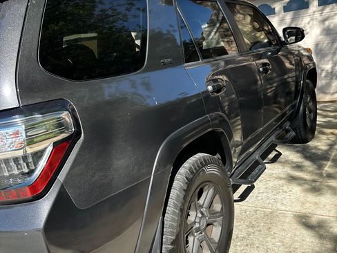 Used 2014 Toyota 4Runner SR5 image 19