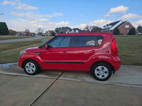 Used 2013 Kia Soul EV image 1