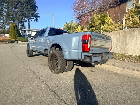 Used 2023 Ford F450 Platinum w/ FX4 Off-Road Package image 26