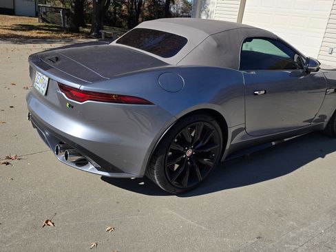 Used 2022 Jaguar F-TYPE R image 12