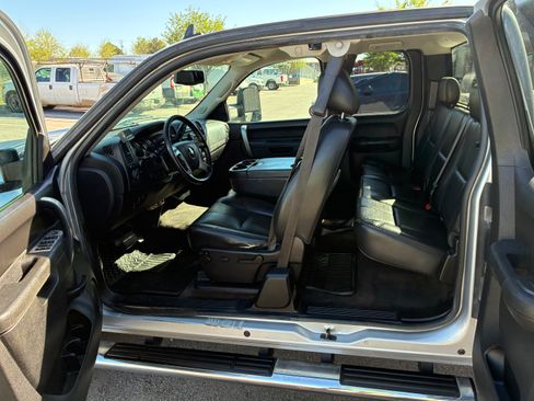 Used 2012 Chevrolet Silverado 2500 LT w/ Interior Plus Package image 11