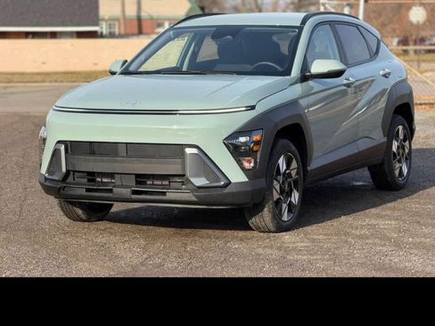 Used 2025 Hyundai Kona SEL image 2