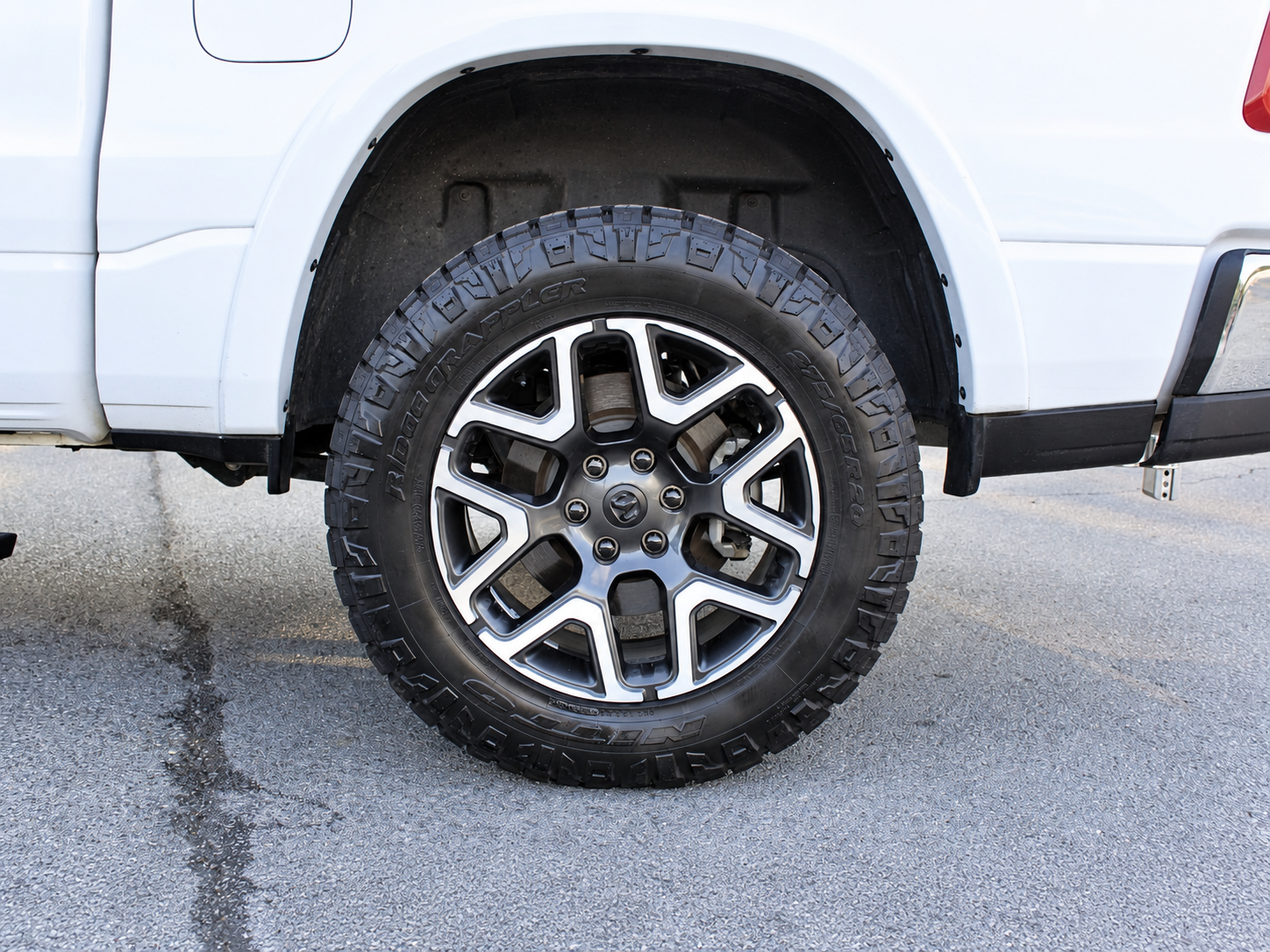 Used 2025 RAM 1500 Laramie AWD/4WD image 14
