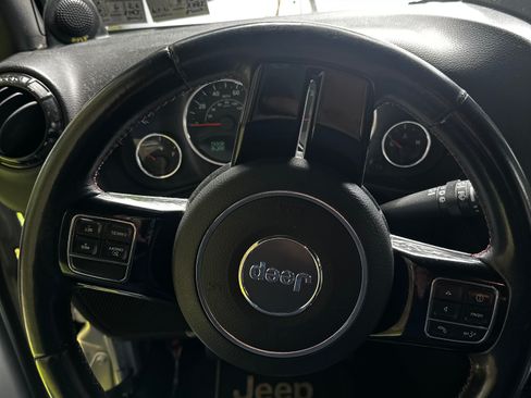Used 2012 Jeep Wrangler Sahara AWD/4WD image 8
