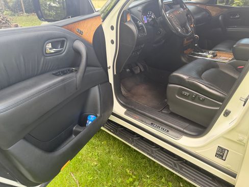Used 2011 INFINITI QX56 4WD w/ Theater Pkg image 11