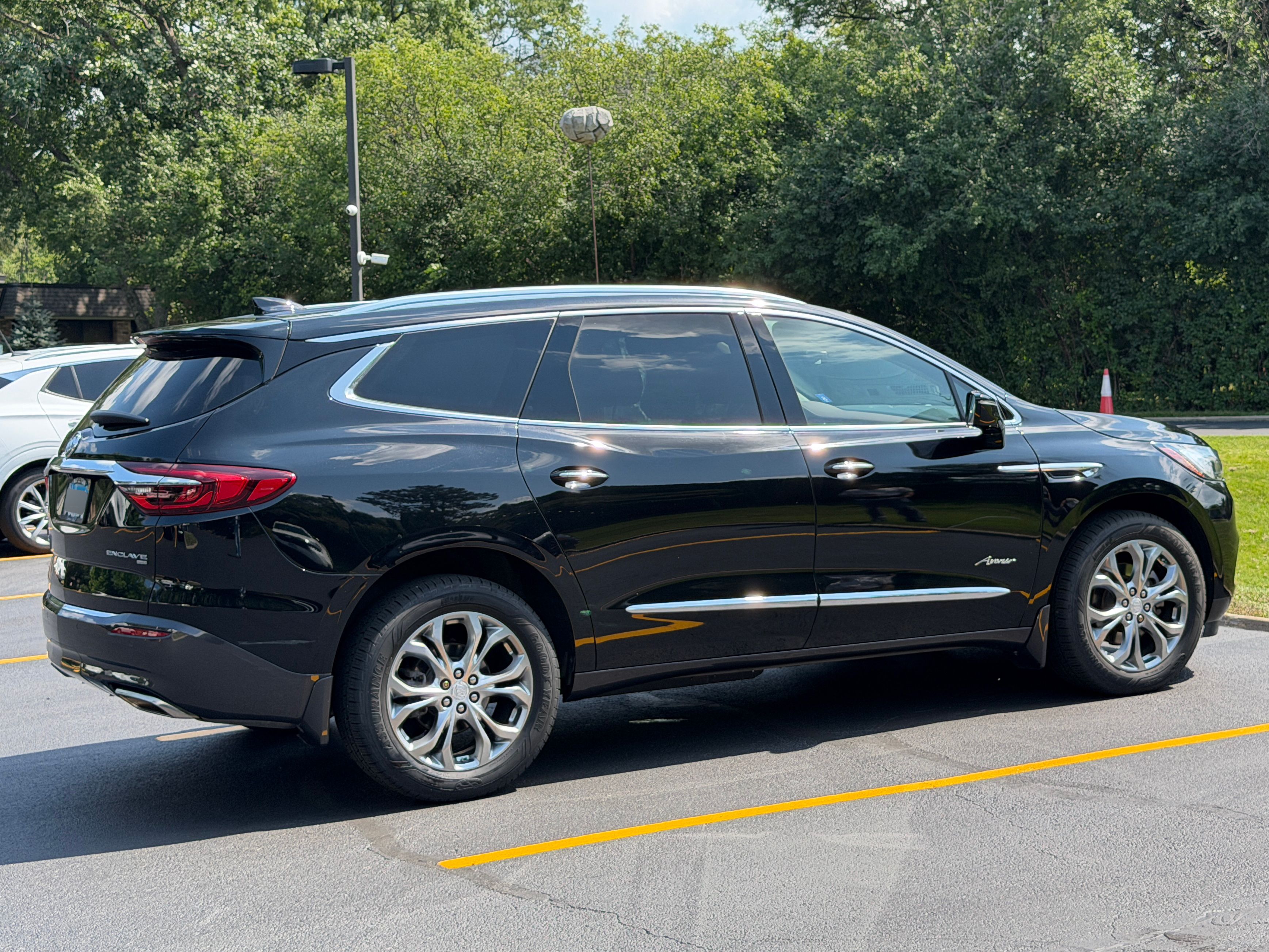 Used 2018 Buick Enclave Avenir w/ Avenir Technology Package AWD/4WD image 6
