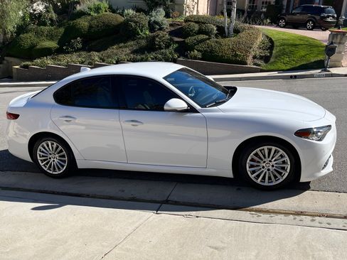 Used 2023 Alfa Romeo Giulia Sprint image 2