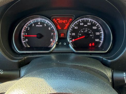 Used 2013 Nissan Versa SV FWD image 13