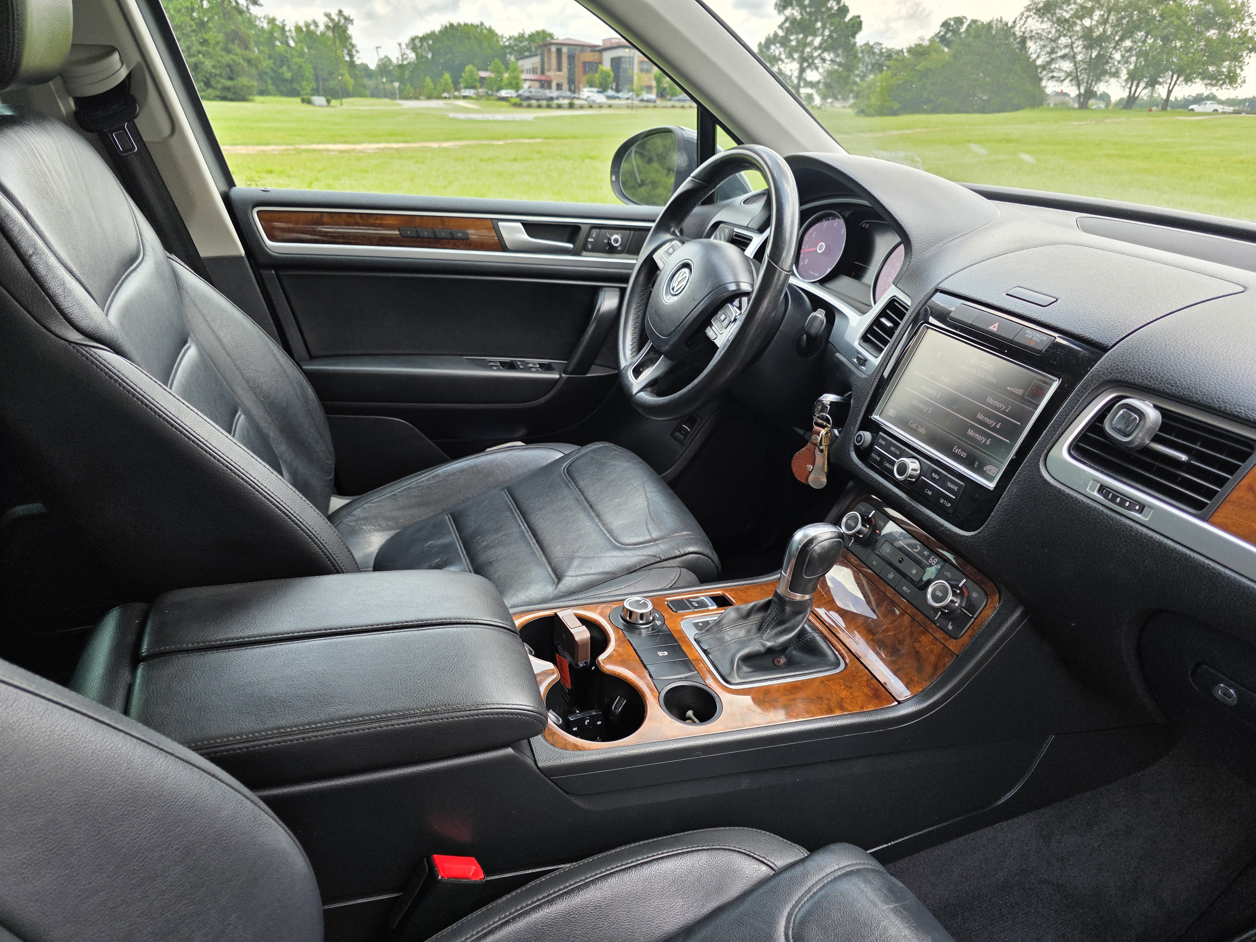 Used 2013 Volkswagen Touareg VR6 AWD/4WD image 9