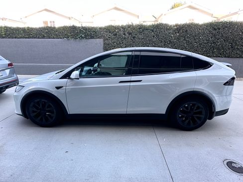 Used 2023 Tesla Model X AWD/4WD image 6