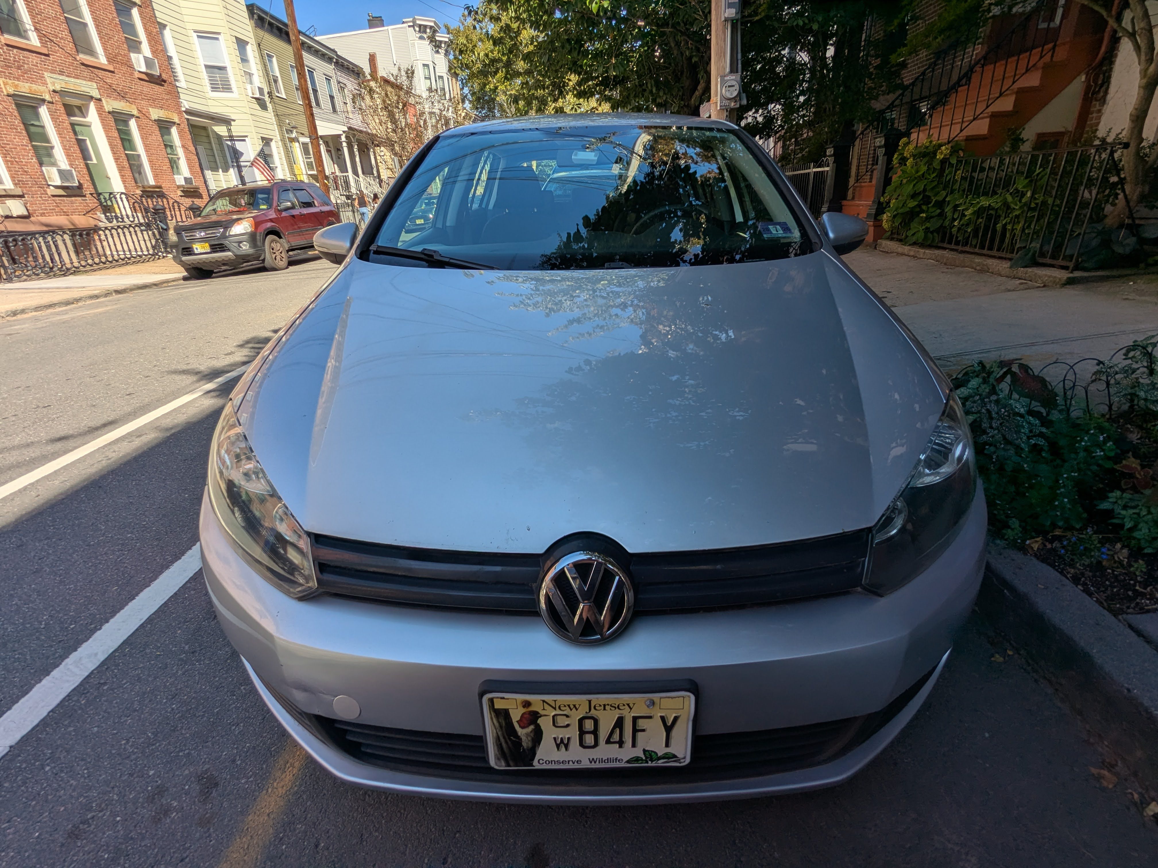 Used 2010 Volkswagen Golf 4-Door FWD image 5