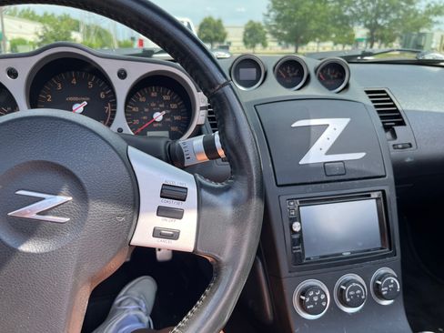 Used 2005 Nissan 350Z Touring image 4