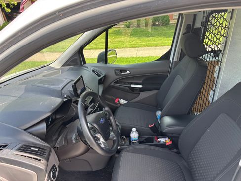 Used 2020 Ford Transit Connect XLT image 11