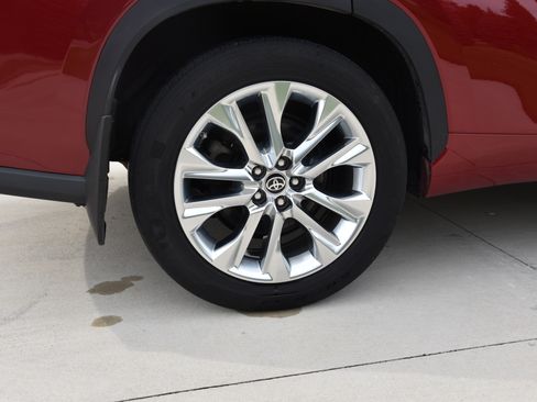 Used 2020 Toyota Highlander Limited AWD/4WD image 9