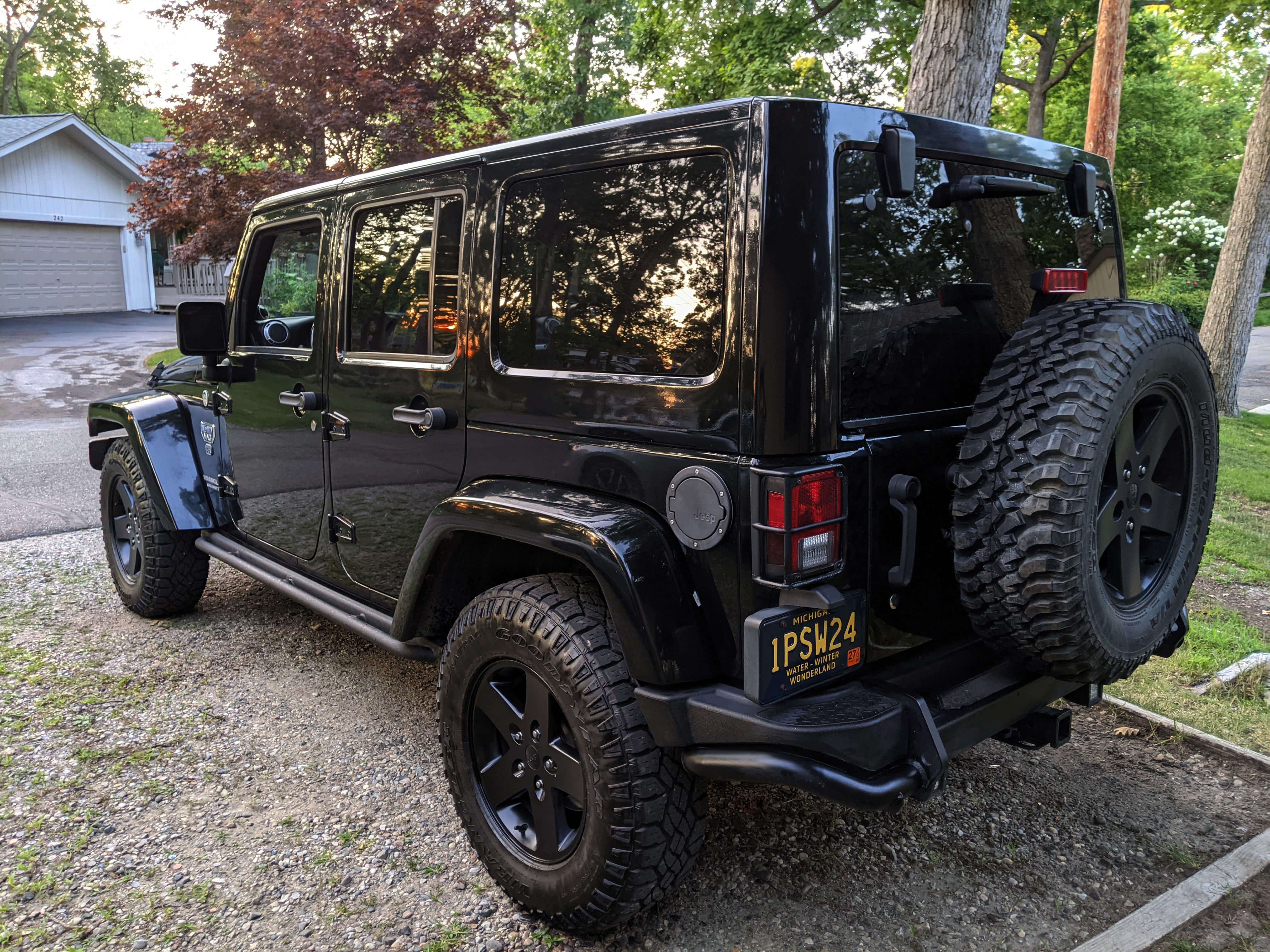 Used 2012 Jeep Wrangler Unlimited Rubicon AWD/4WD image 27