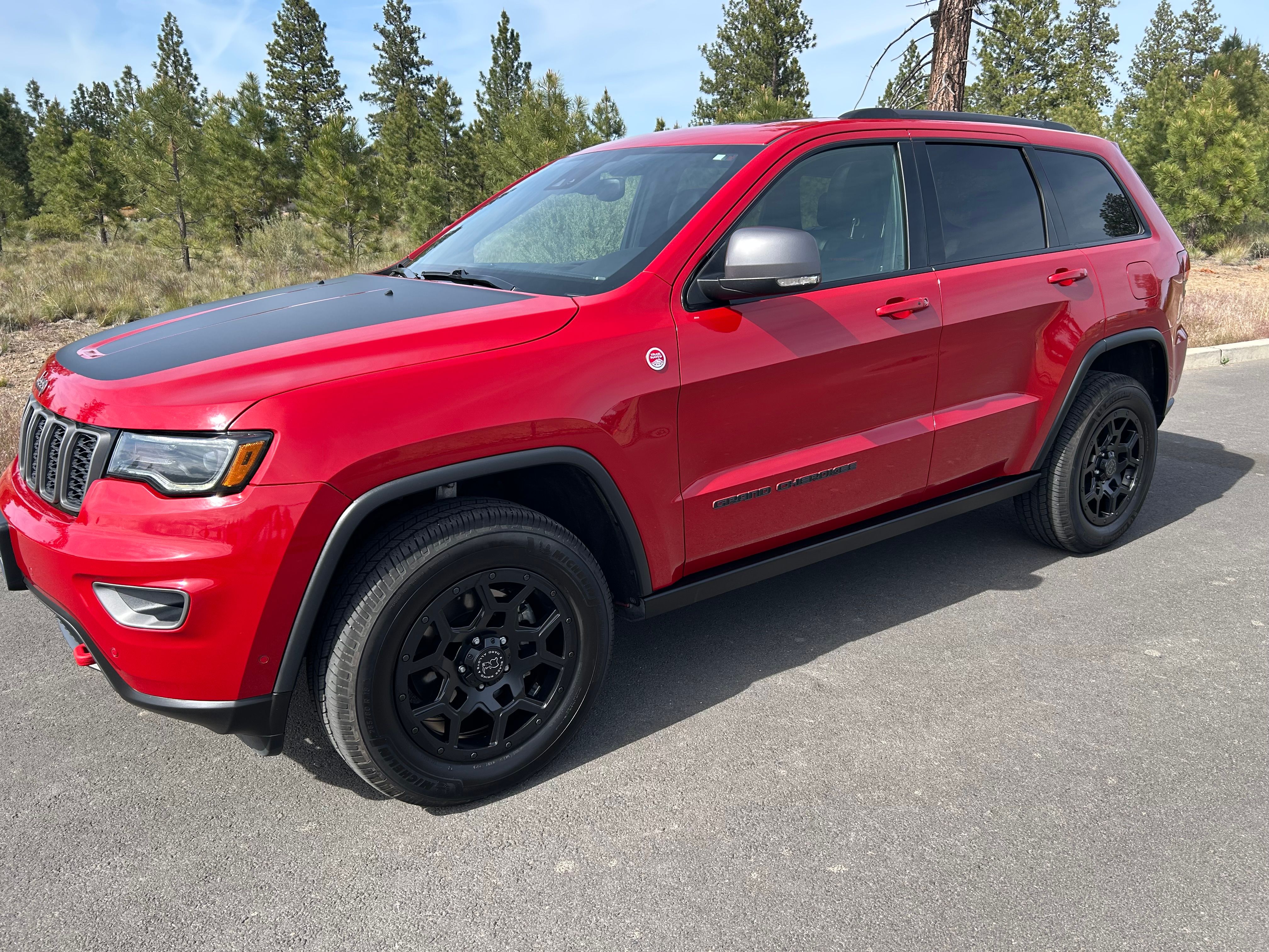 Used 2017 Jeep Grand Cherokee Trailhawk w/ Trailhawk Luxury Group AWD/4WD image 4