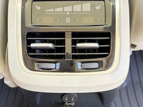 Used 2022 Volvo XC90 T8 Inscription Expression w/ Advanced Package AWD/4WD image 19
