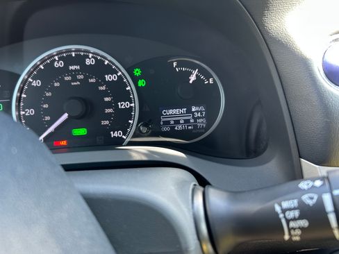 Used 2012 Lexus CT 200h Premium w/ Leather Pkg FWD image 5