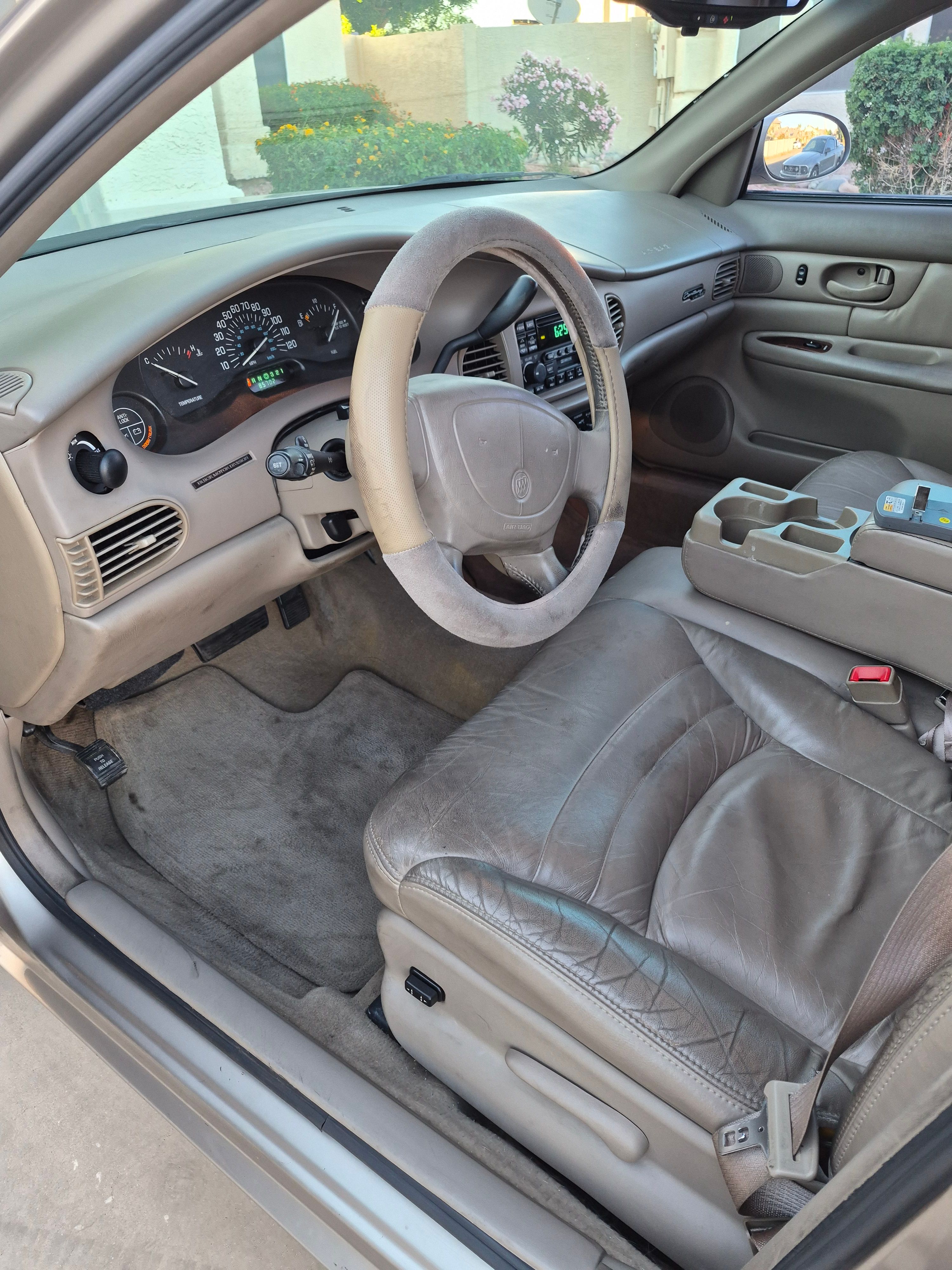 Used 2001 Buick Century Limited FWD image 2