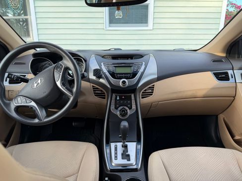 Used 2013 Hyundai Elantra GLS w/ Preferred Pkg image 15