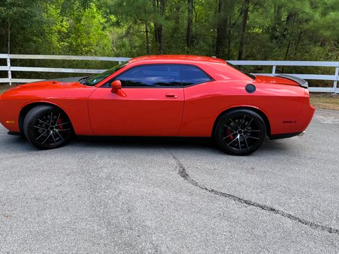 Used 2009 Dodge Challenger SRT8 w/ SRT Option Group II RWD image 1