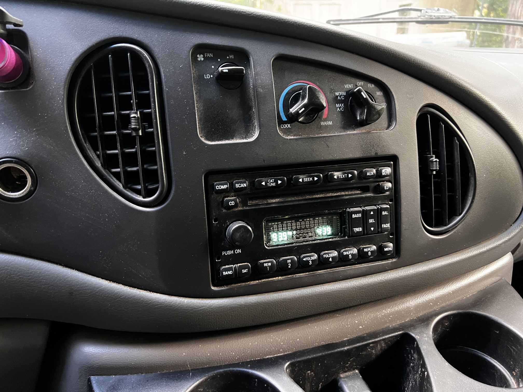 Used 2006 Ford E-350 and Econoline 350 XL RWD image 18