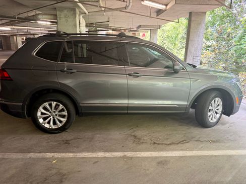 Used 2018 Volkswagen Tiguan SE w/ Panoramic Sunroof Package AWD/4WD image 1