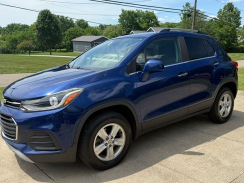 Used 2017 Chevrolet Trax LT w/ LT Convenience Package AWD/4WD image 1