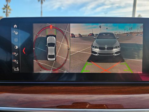 Used 2019 BMW 530e xDrive w/ Premium Package image 22