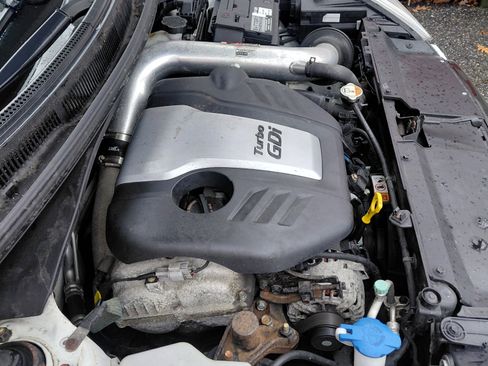 Used 2013 Hyundai Veloster Turbo image 16