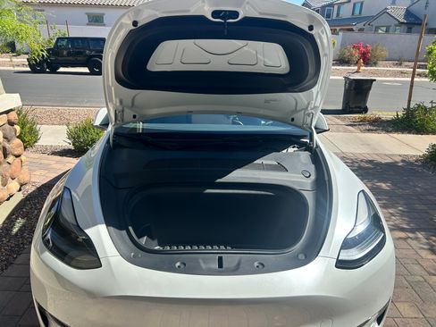 Used 2024 Tesla Model Y Long Range image 5