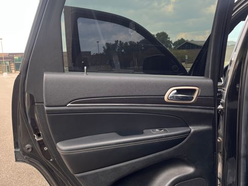 Used 2014 Jeep Grand Cherokee Limited w/ Luxury Group II image 20