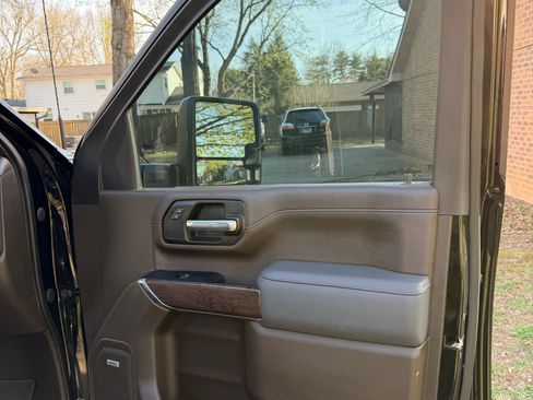 Used 2022 GMC Sierra 3500 Denali w/ Denali Ultimate Package image 23