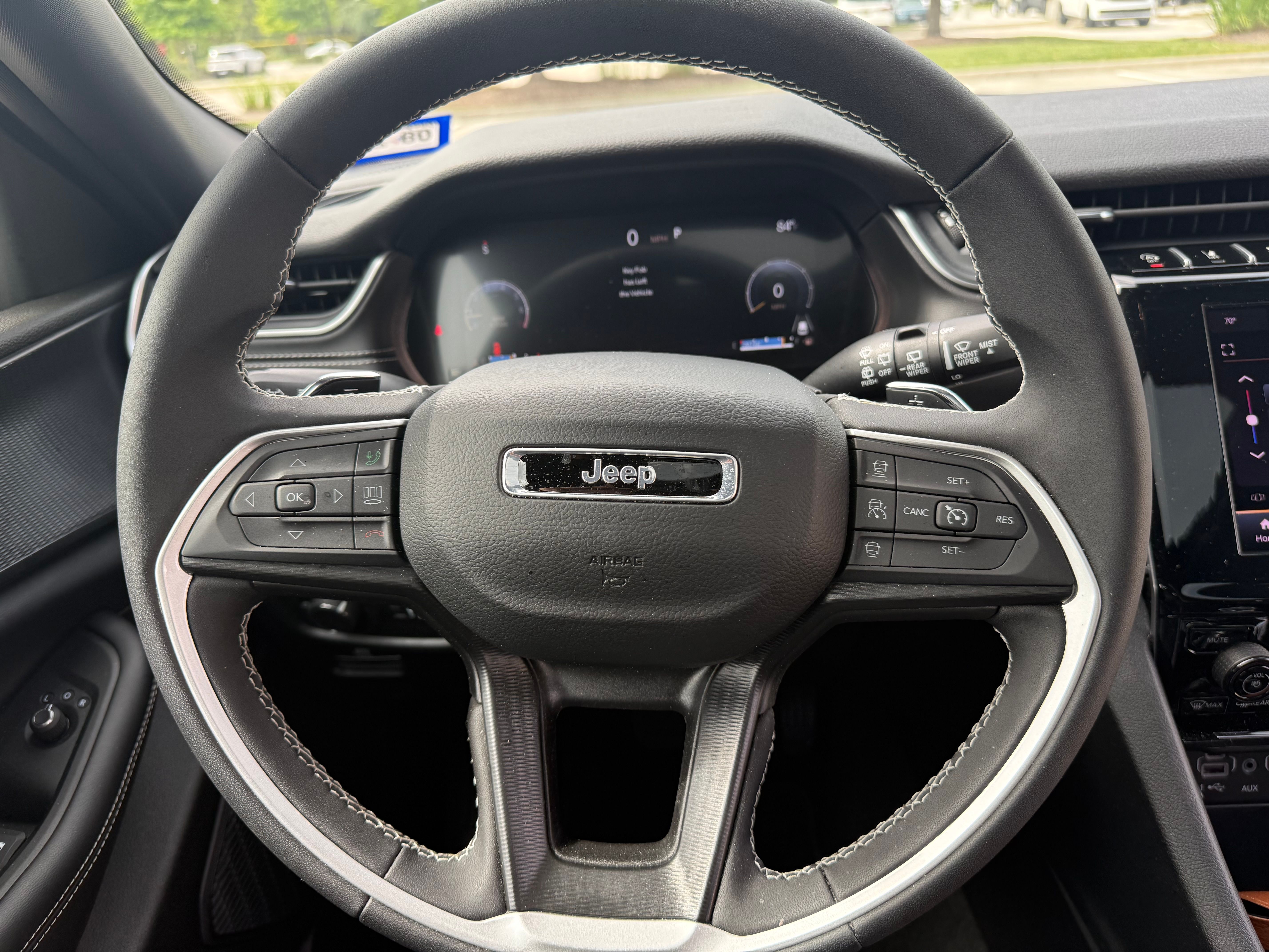 Used 2025 Jeep Grand Cherokee Laredo X RWD image 14